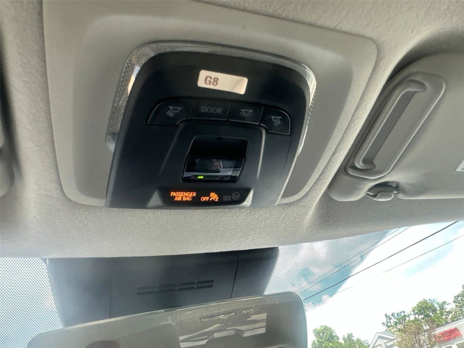 Used 2025 Toyota Corolla Cross XLE FWD image 32