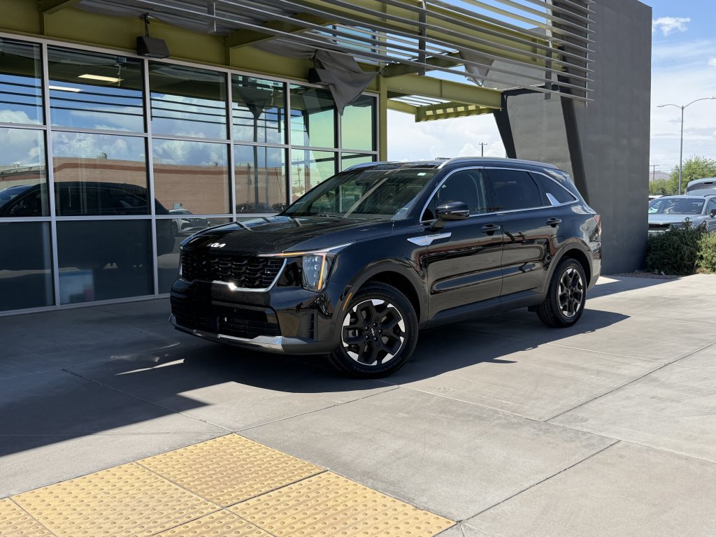 Used 2024 Kia Sorento S w/ Panoramic Sunroof Package