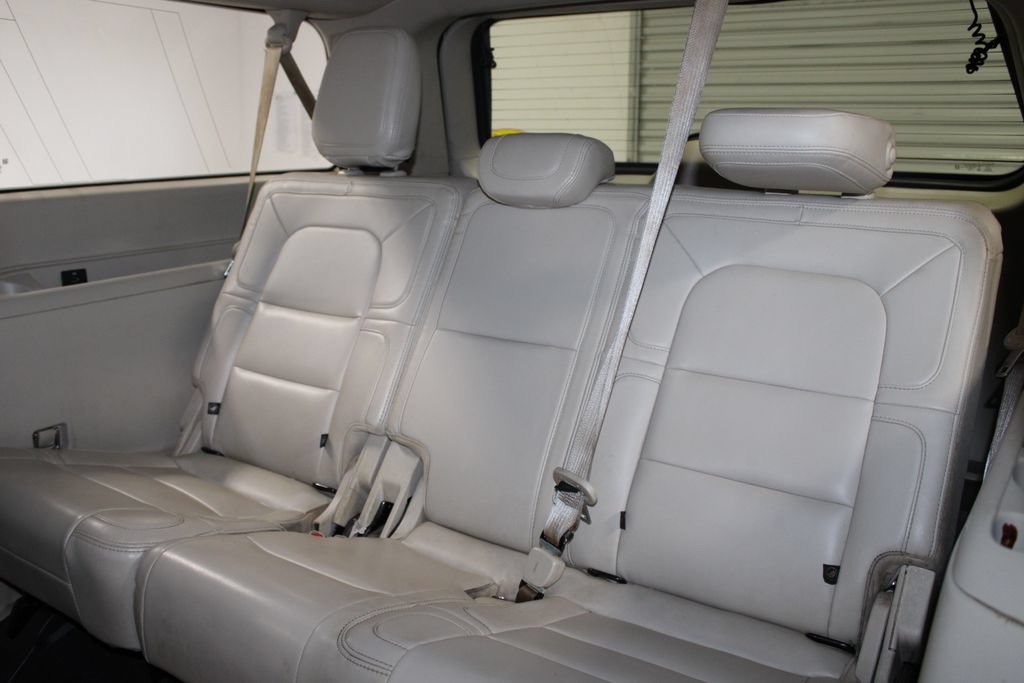 Used 2020 Lincoln Navigator L Reserve w/ Luxury Package AWD/4WD image 22