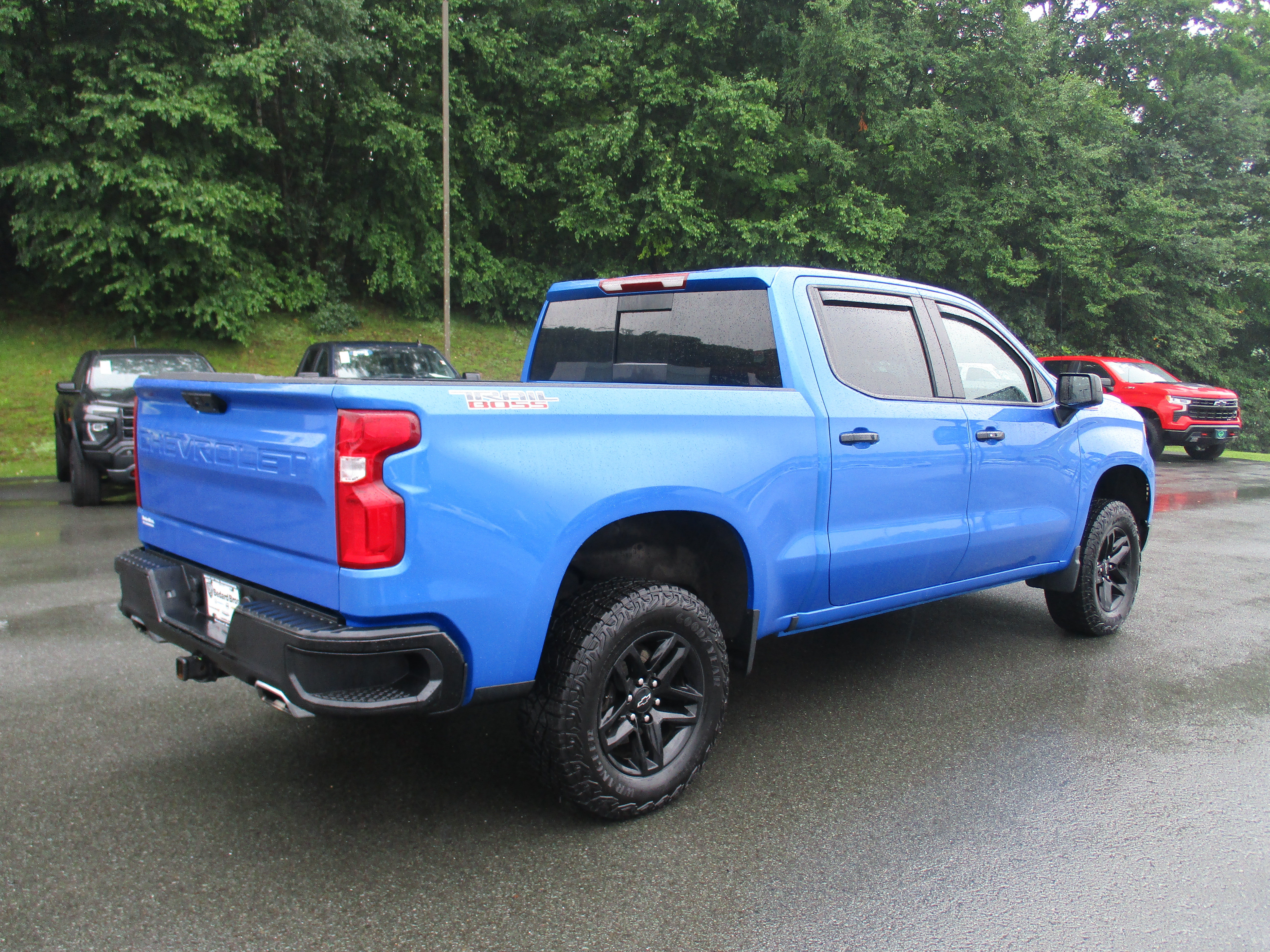 Used 2025 Chevrolet Silverado 1500 LT Trail Boss w/ Convenience Package II AWD/4WD image 5