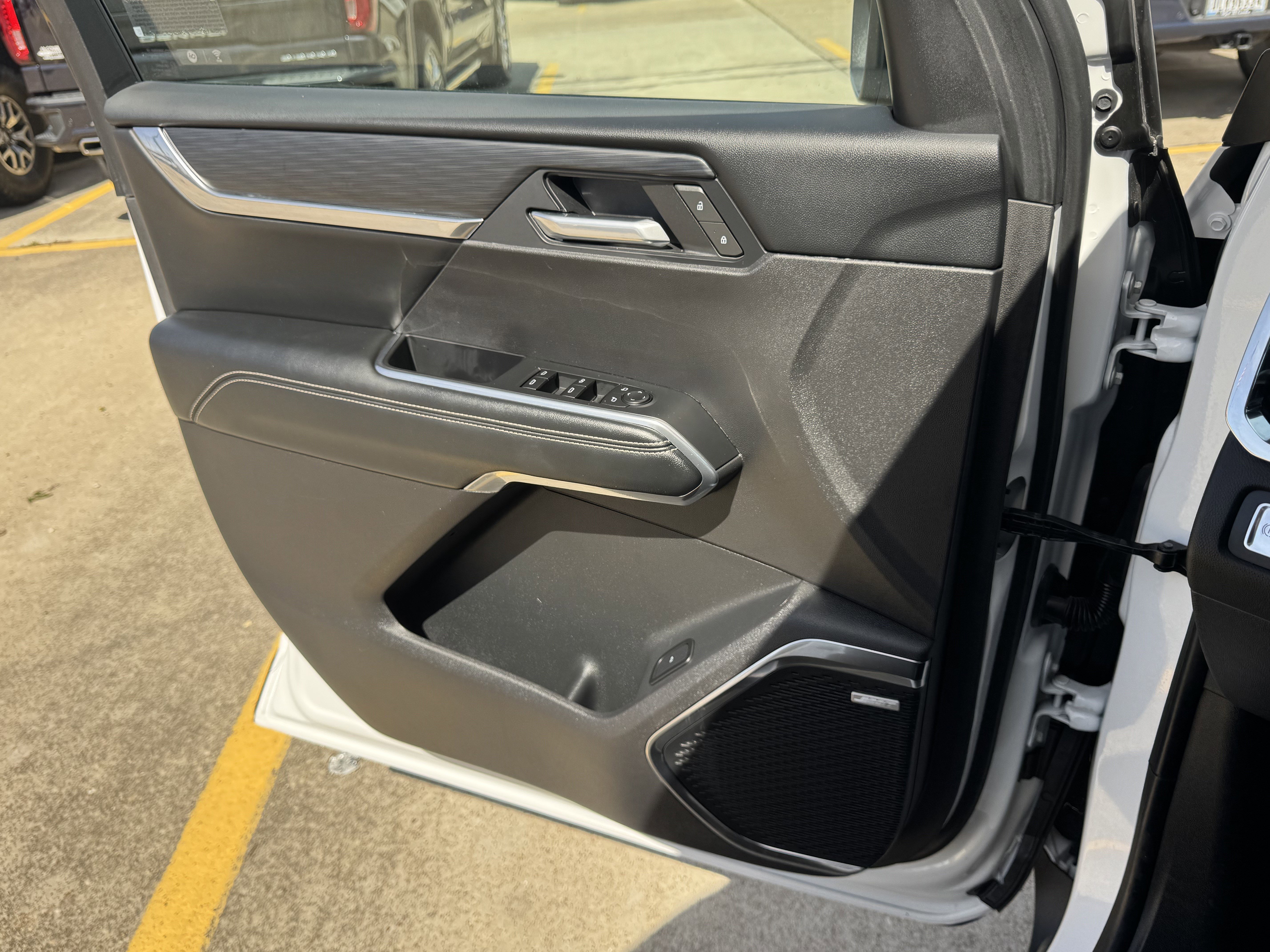 Used 2025 GMC Acadia Elevation image 26