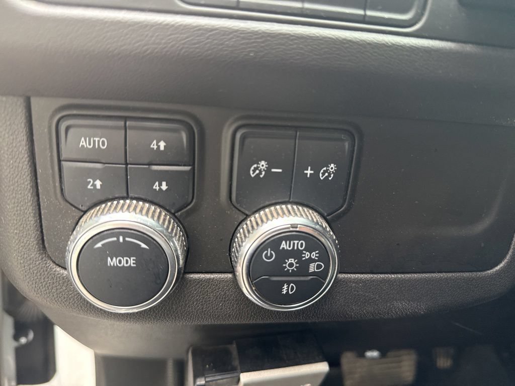 Used 2021 GMC Yukon XL AT4 w/ AT4 Premium Package AWD/4WD image 21