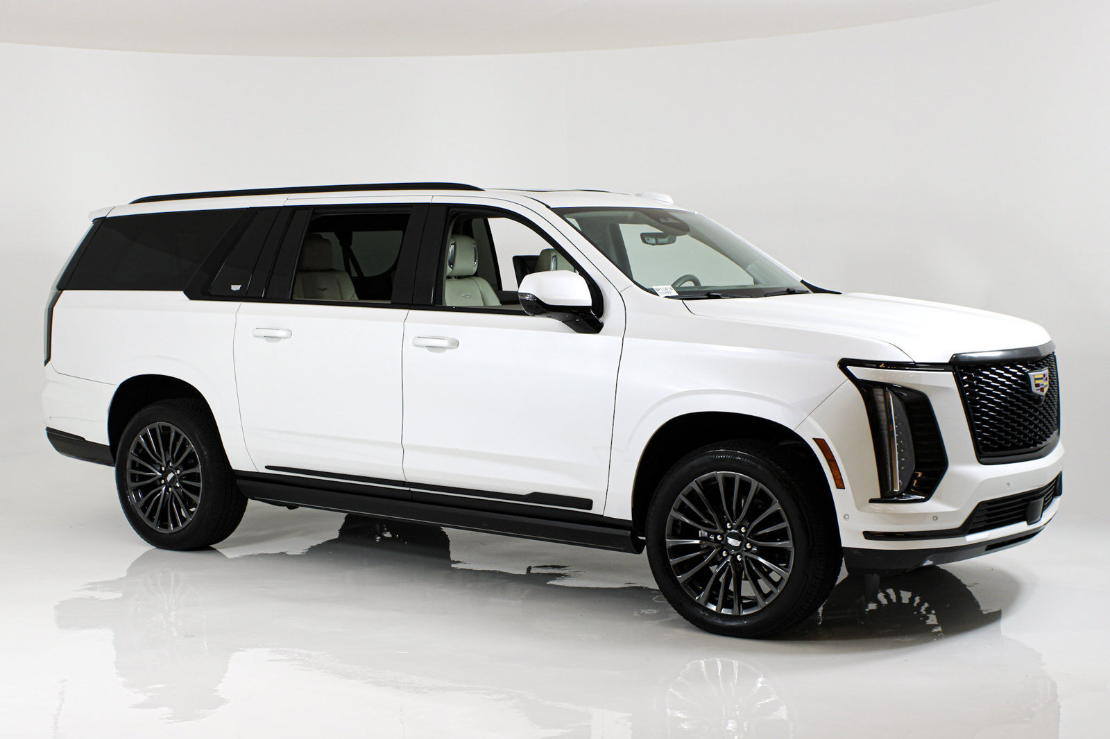 Used 2025 Cadillac Escalade ESV Sport Platinum RWD image 8