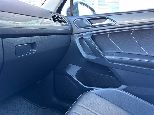 Certified 2022 Volkswagen Tiguan SE w/ Panoramic Sunroof Package AWD/4WD image 18