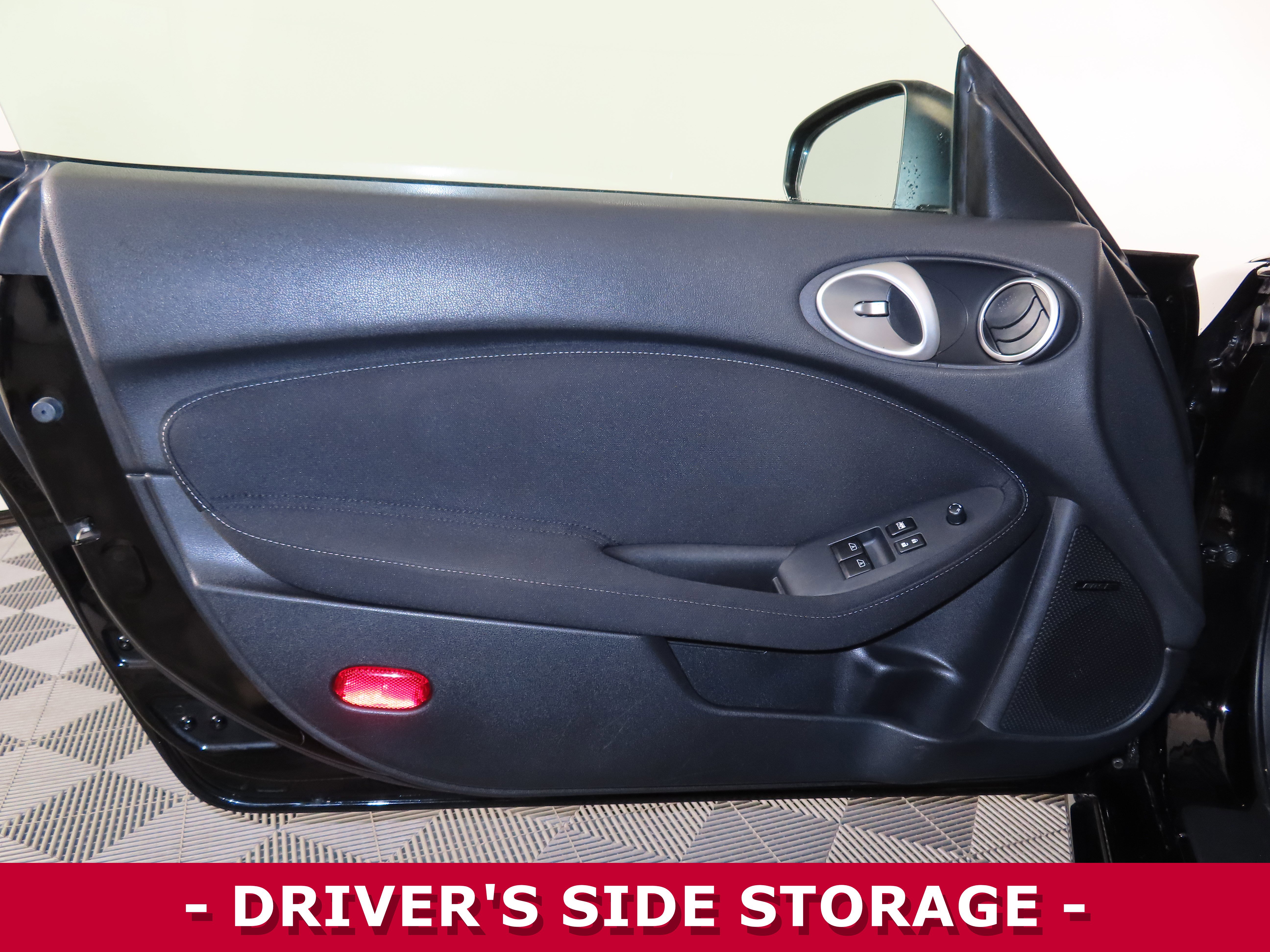 Used 2017 Nissan 370Z w/ Sport Package image 5