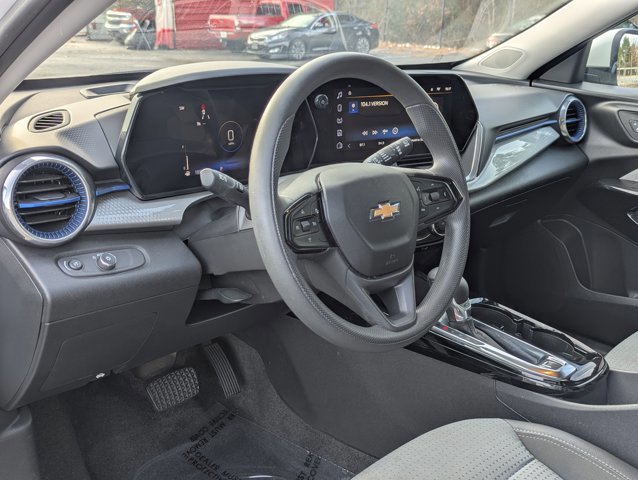 Used 2024 Chevrolet Trax LT image 9