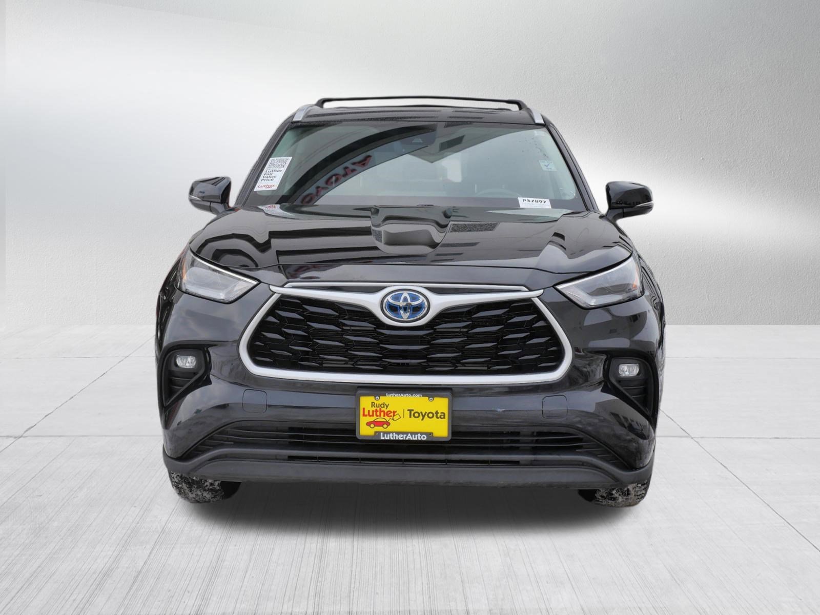 Used 2022 Toyota Highlander XLE image 2