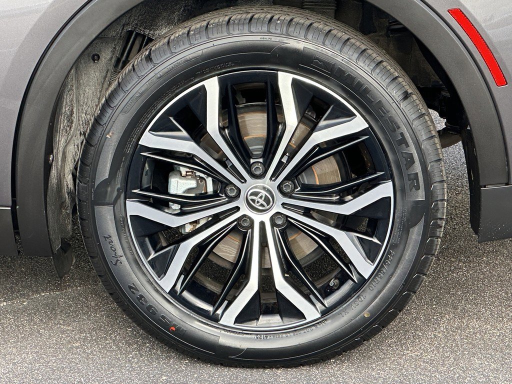 Used 2023 Toyota Crown image 9