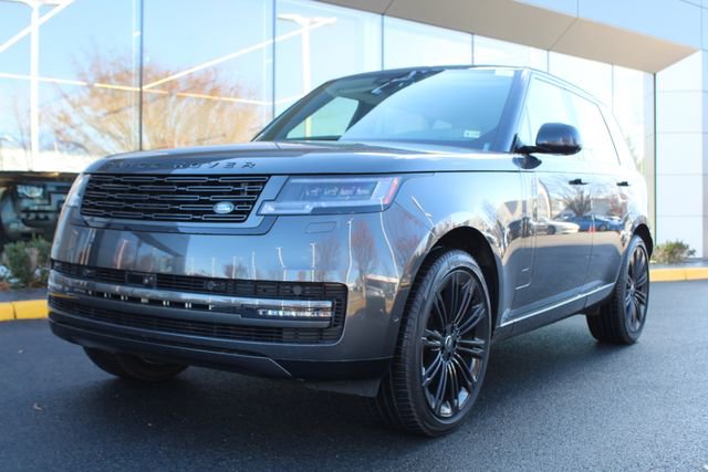 Used 2024 Land Rover Range Rover SE image 1