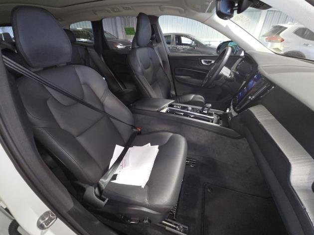 Used 2025 Volvo XC60 B5 Plus image 8
