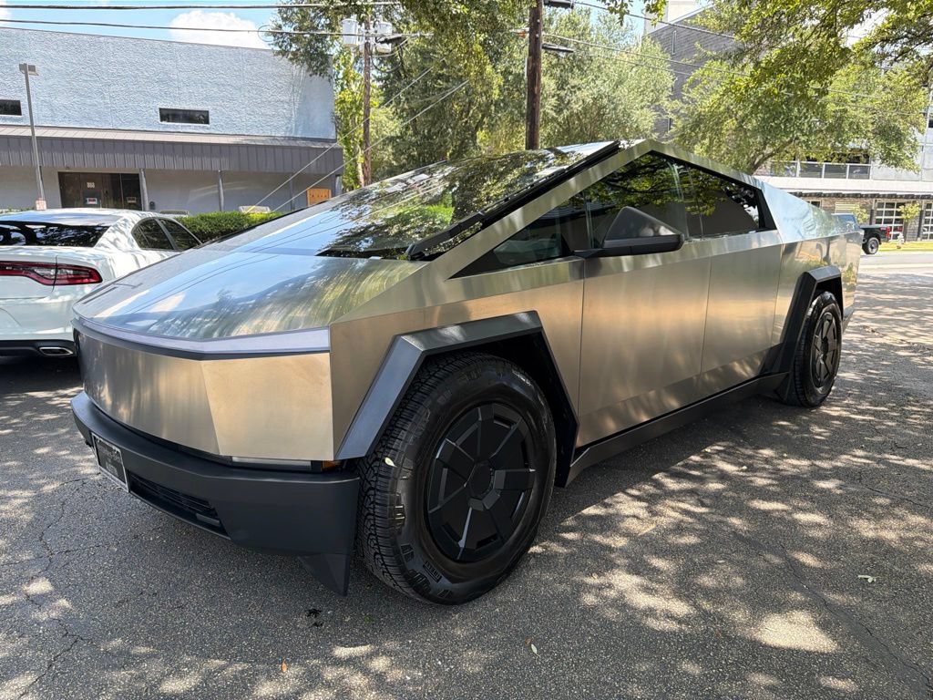 Used 2025 Tesla Cybertruck AWD Crew Cab image 3