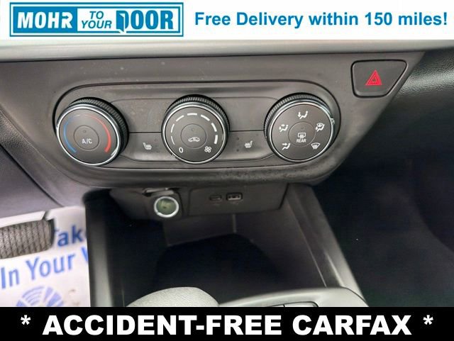 Used 2025 Chevrolet Trax RS w/ Driver Confidence Package FWD image 19