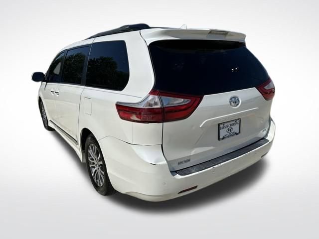 Used 2019 Toyota Sienna XLE w/ XLE Navigation Package FWD image 10
