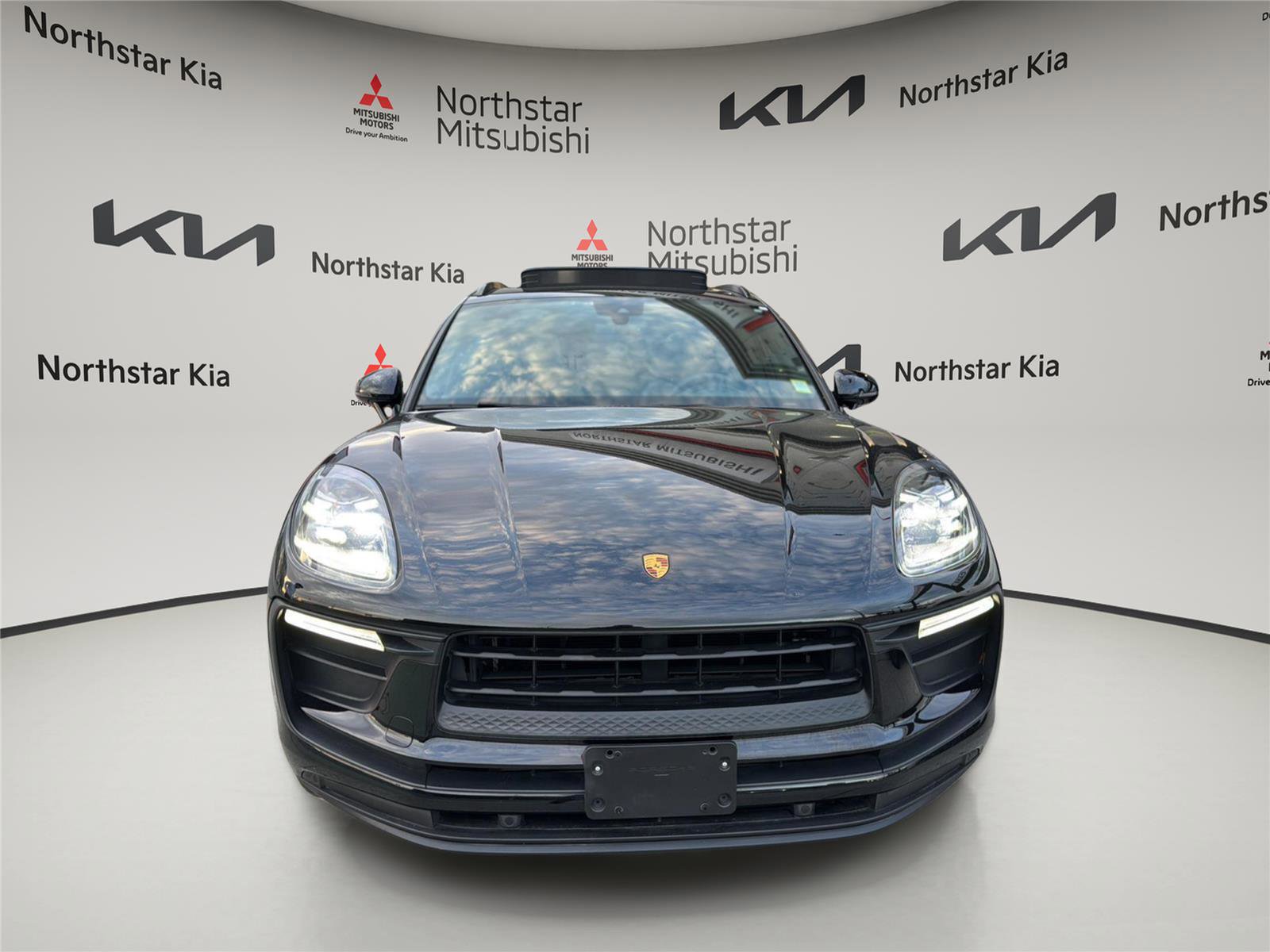 Used 2022 Porsche Macan AWD/4WD image 9