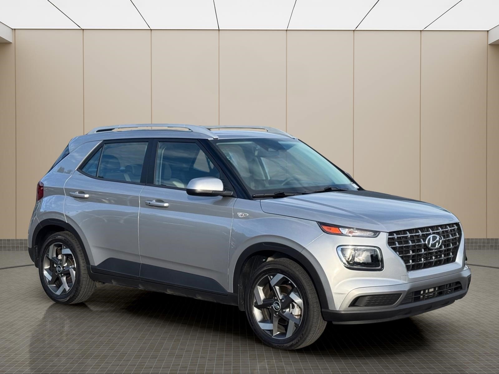 Certified 2025 Hyundai Venue SEL FWD image 9