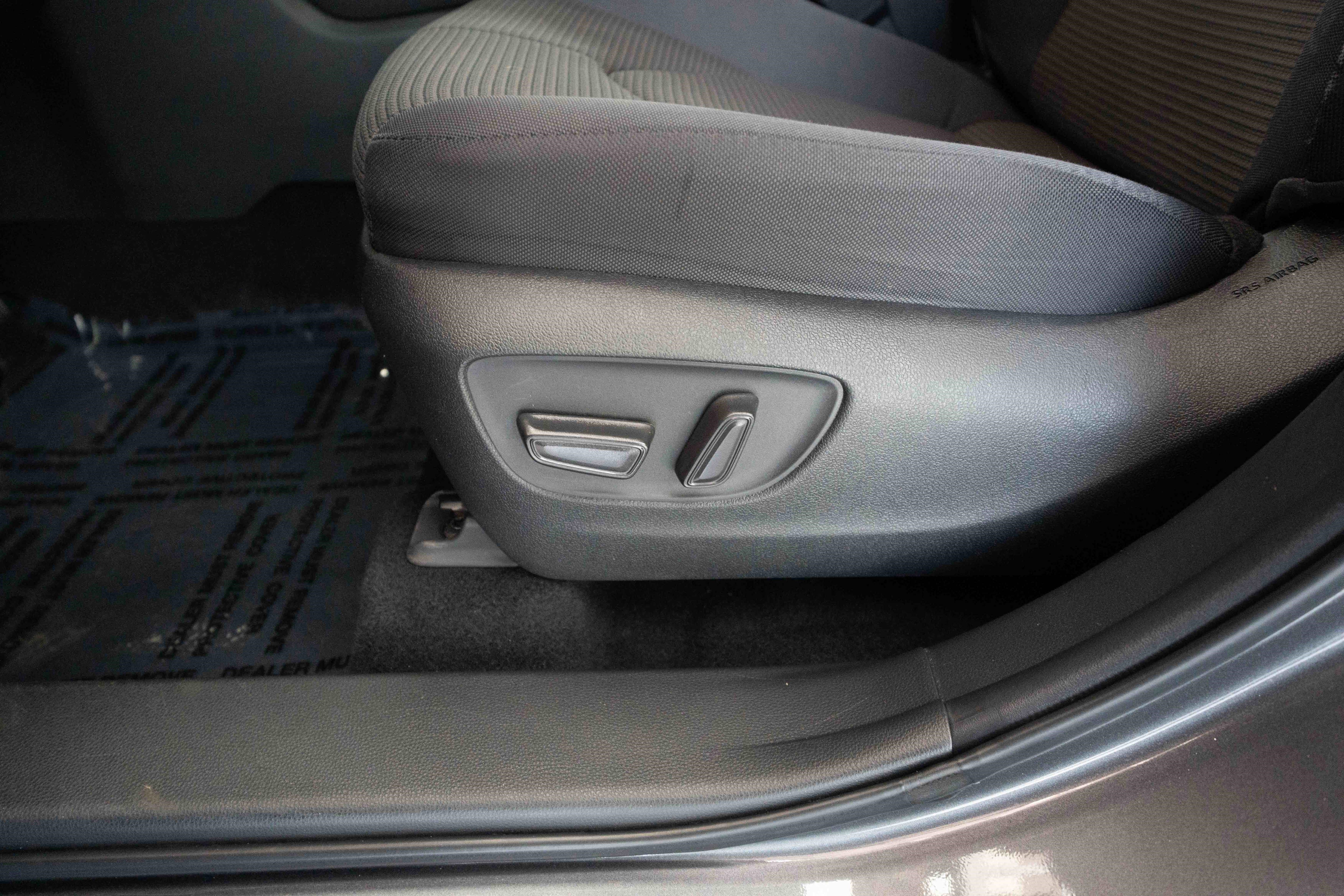 Used 2023 Toyota Highlander L image 12