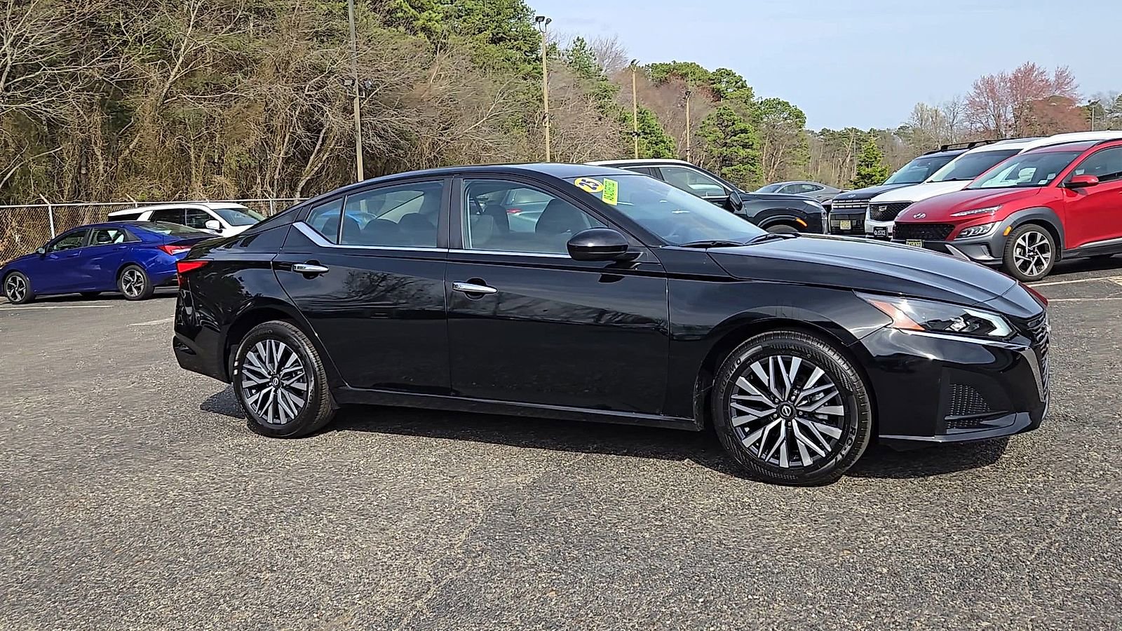 Used 2025 Nissan Altima 2.5 SV image 2