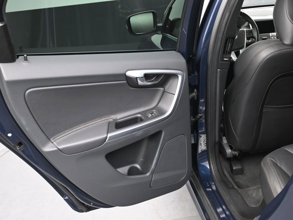 Used 2015 Volvo XC60 T6 Platinum image 17