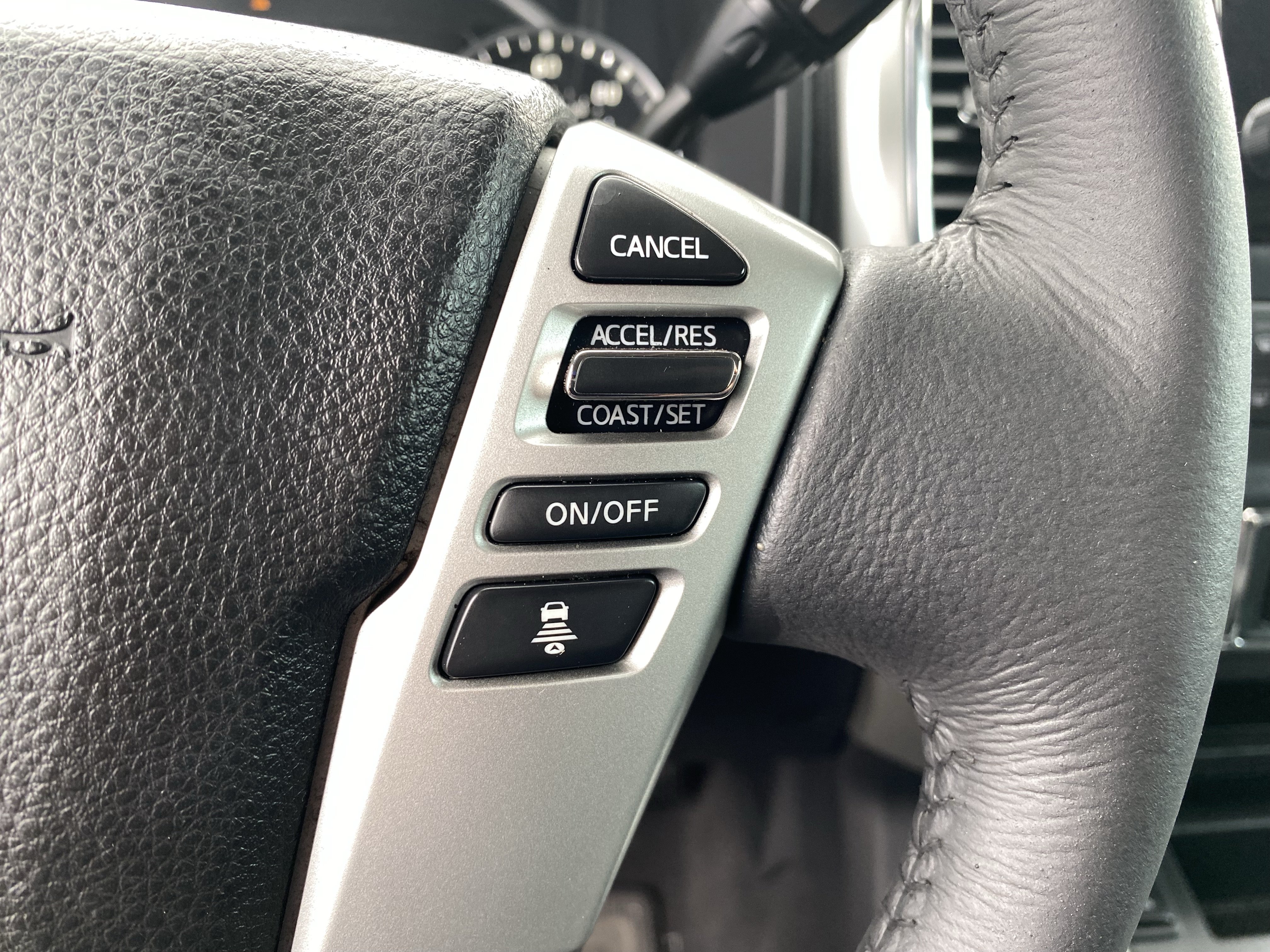 Used 2021 Nissan Titan SV w/ SV Convenience Package RWD image 28