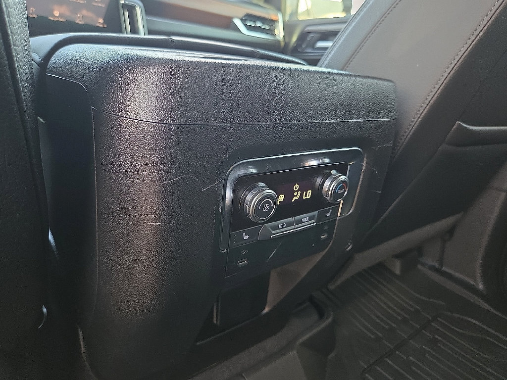 Used 2026 GMC Yukon Denali w/ Sun & Power Step Package AWD/4WD image 13