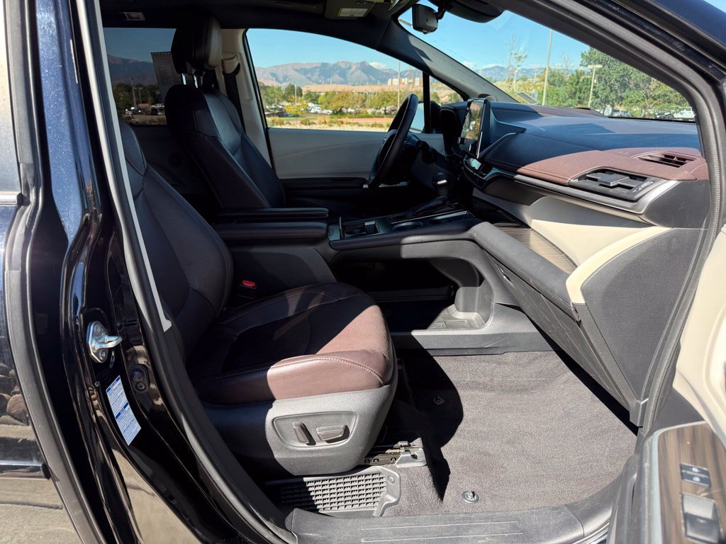 Used 2022 Toyota Sienna Platinum AWD/4WD image 32