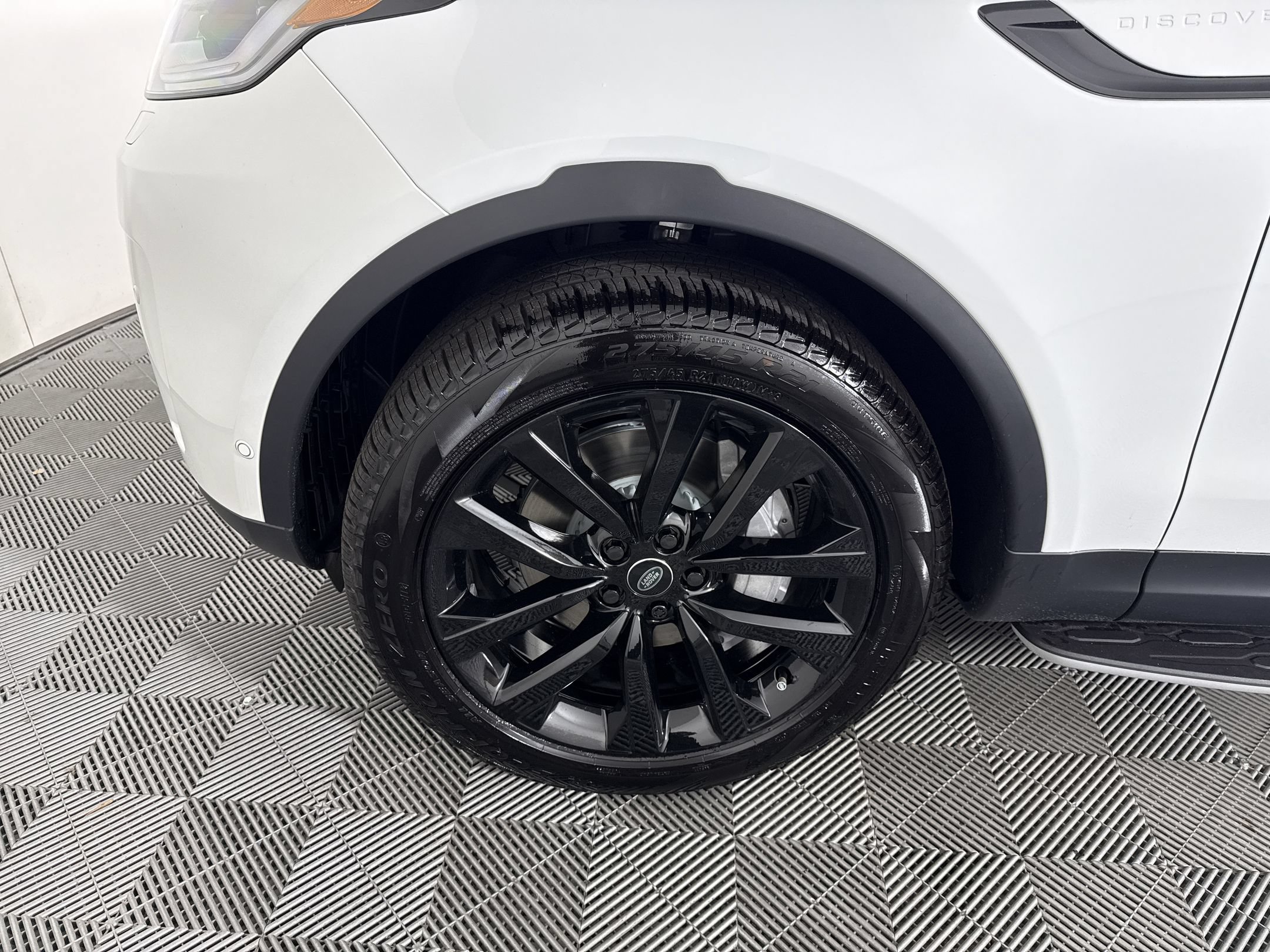 New 2026 Land Rover Discovery S AWD/4WD image 13