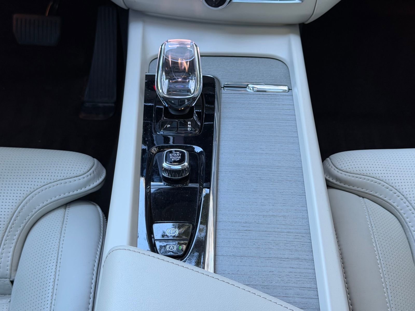 Used 2024 Volvo XC60 T8 Ultimate w/ Protection Package Premier image 21