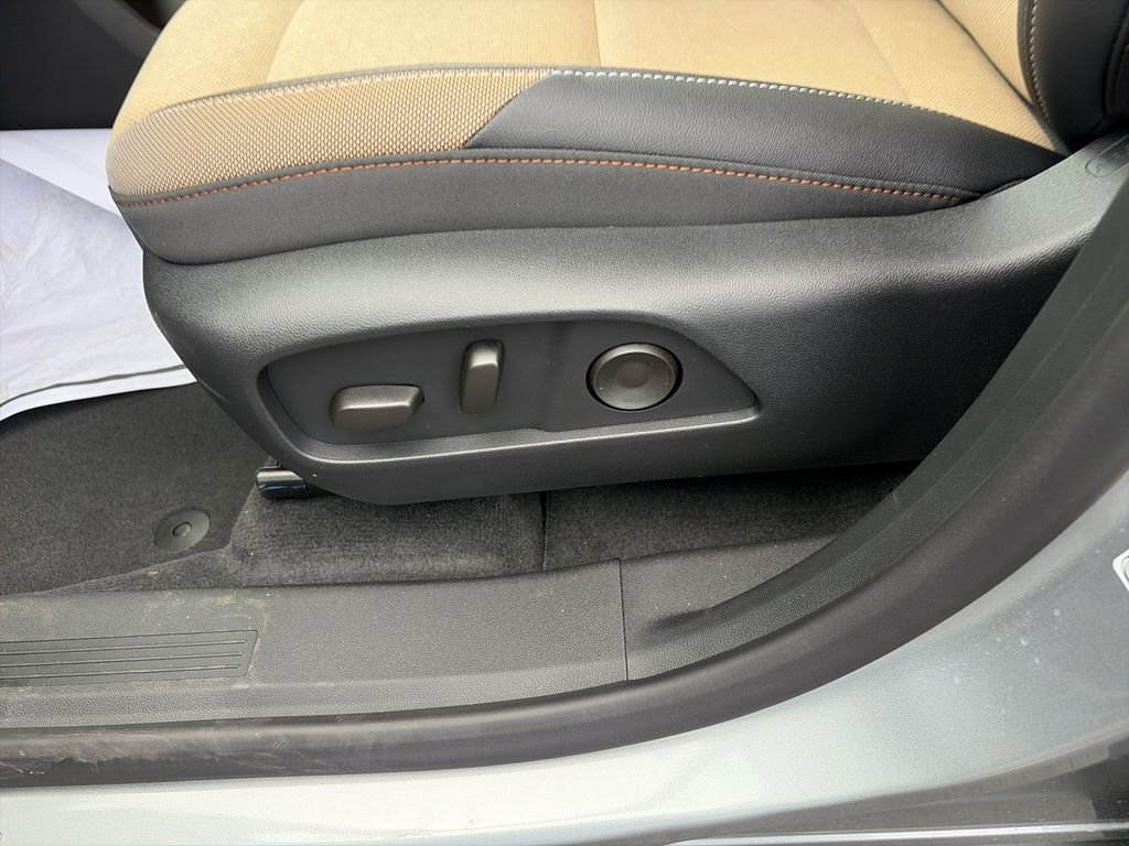 New 2026 Chevrolet Equinox ACTIV w/ Convenience Package III AWD/4WD image 18