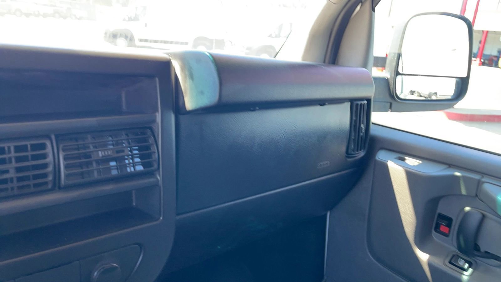 Used 2013 Chevrolet Express 2500 RWD image 16