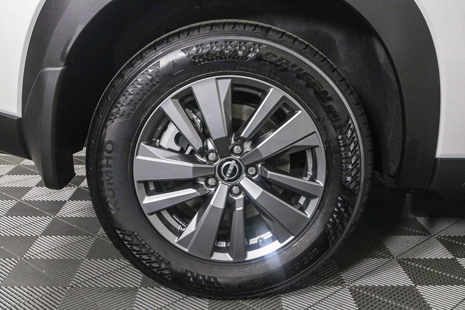 Certified 2025 Nissan Pathfinder SV image 10