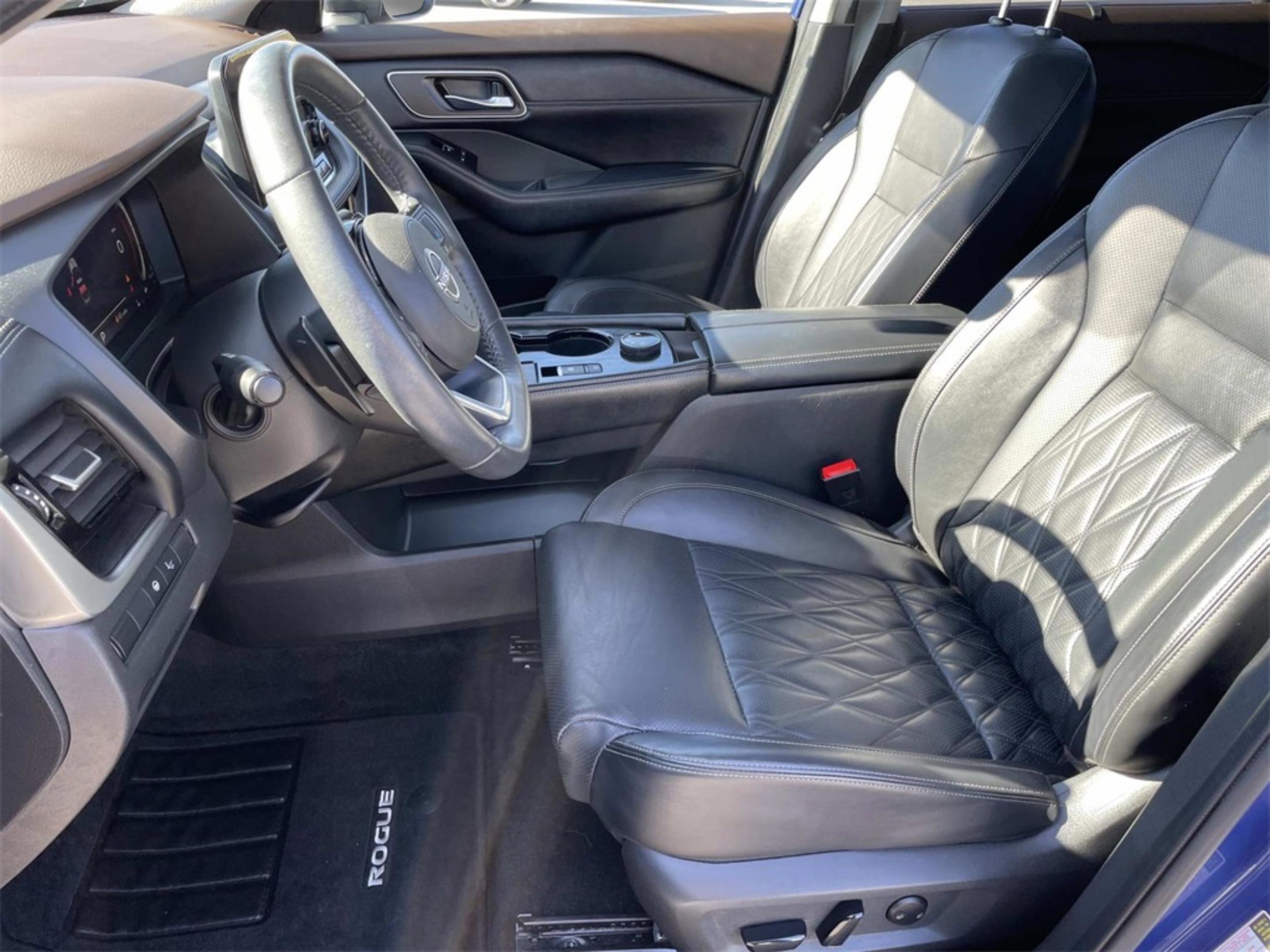 Used 2023 Nissan Rogue Platinum w/ Platinum Premium Package image 18