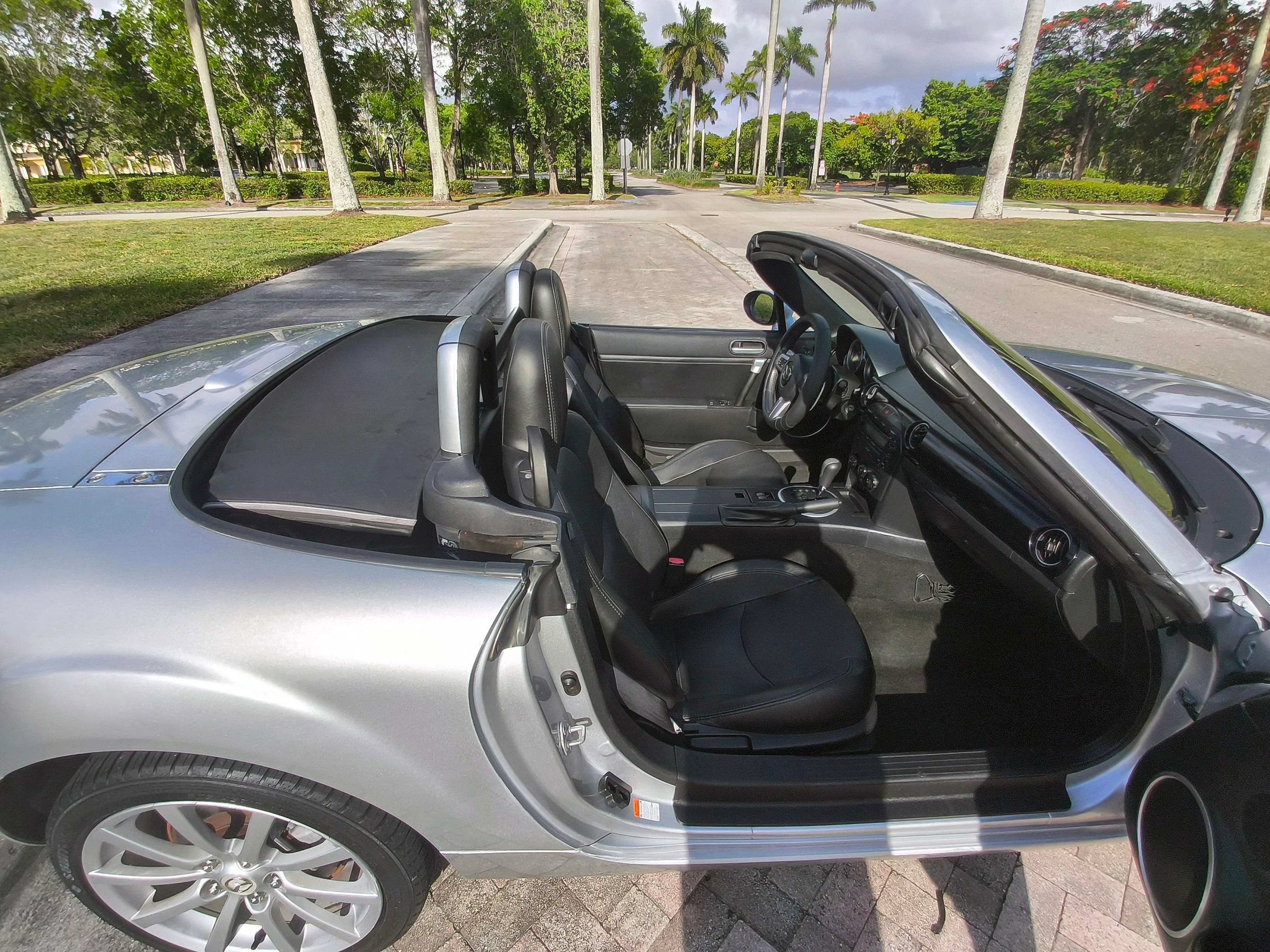 Used 2006 MAZDA MX-5 Miata Grand Touring RWD image 11