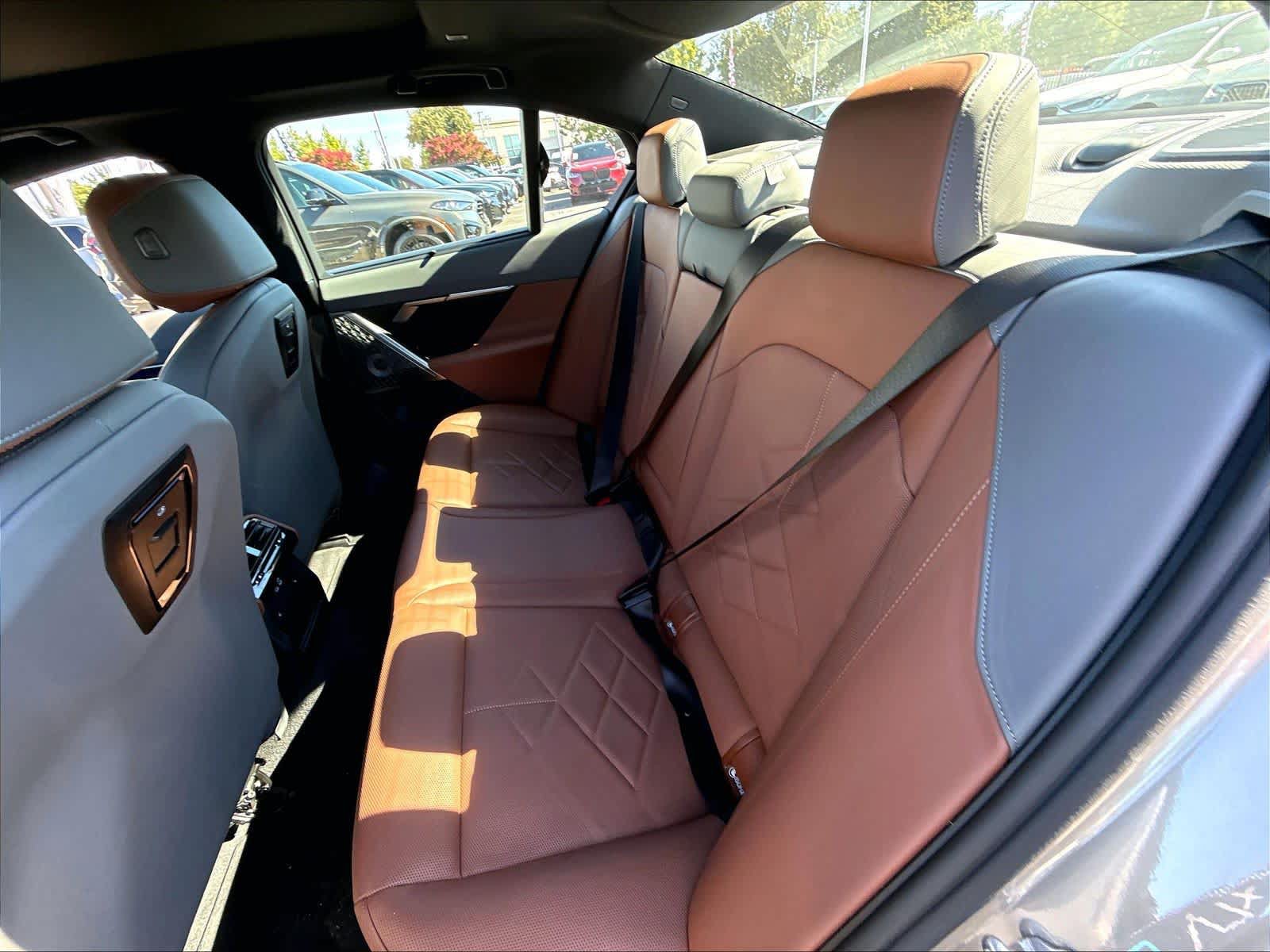 Used 2025 BMW i5 xDrive40 w/ Executive Package AWD/4WD image 25