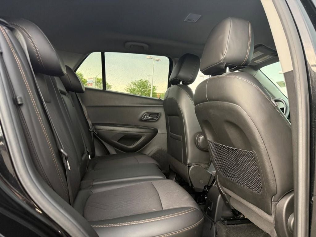 Used 2021 Chevrolet Trax LT w/ LT Convenience Package AWD/4WD image 12
