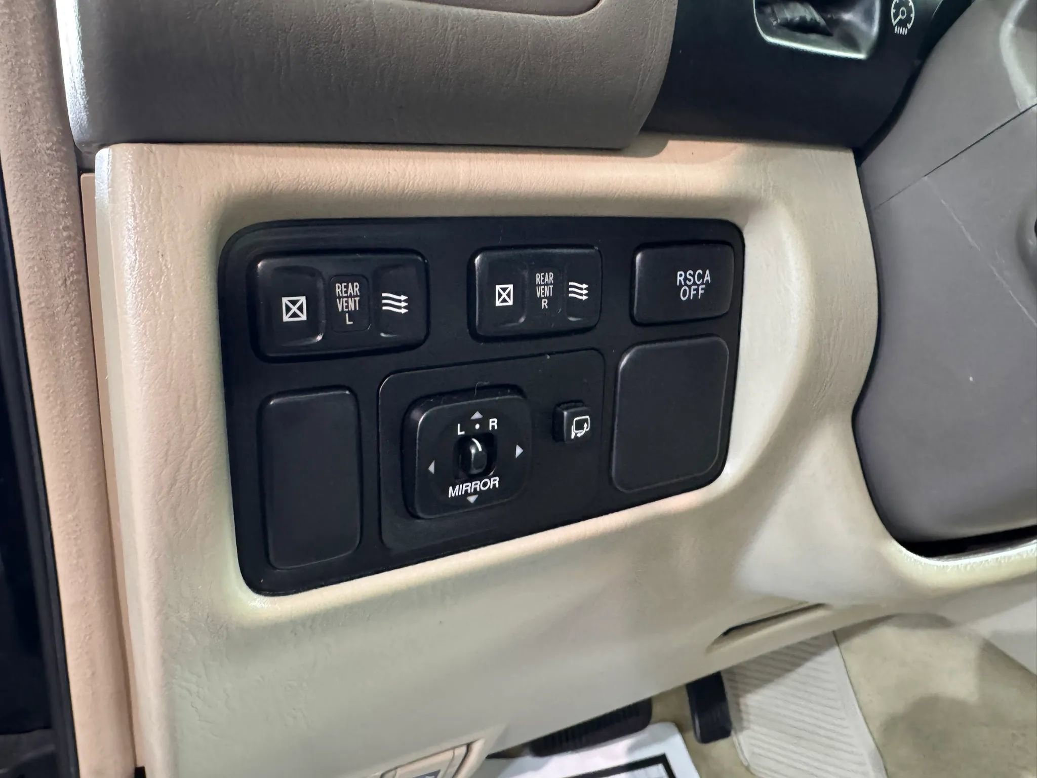 Used 2004 Lexus LX 470 4WD image 27