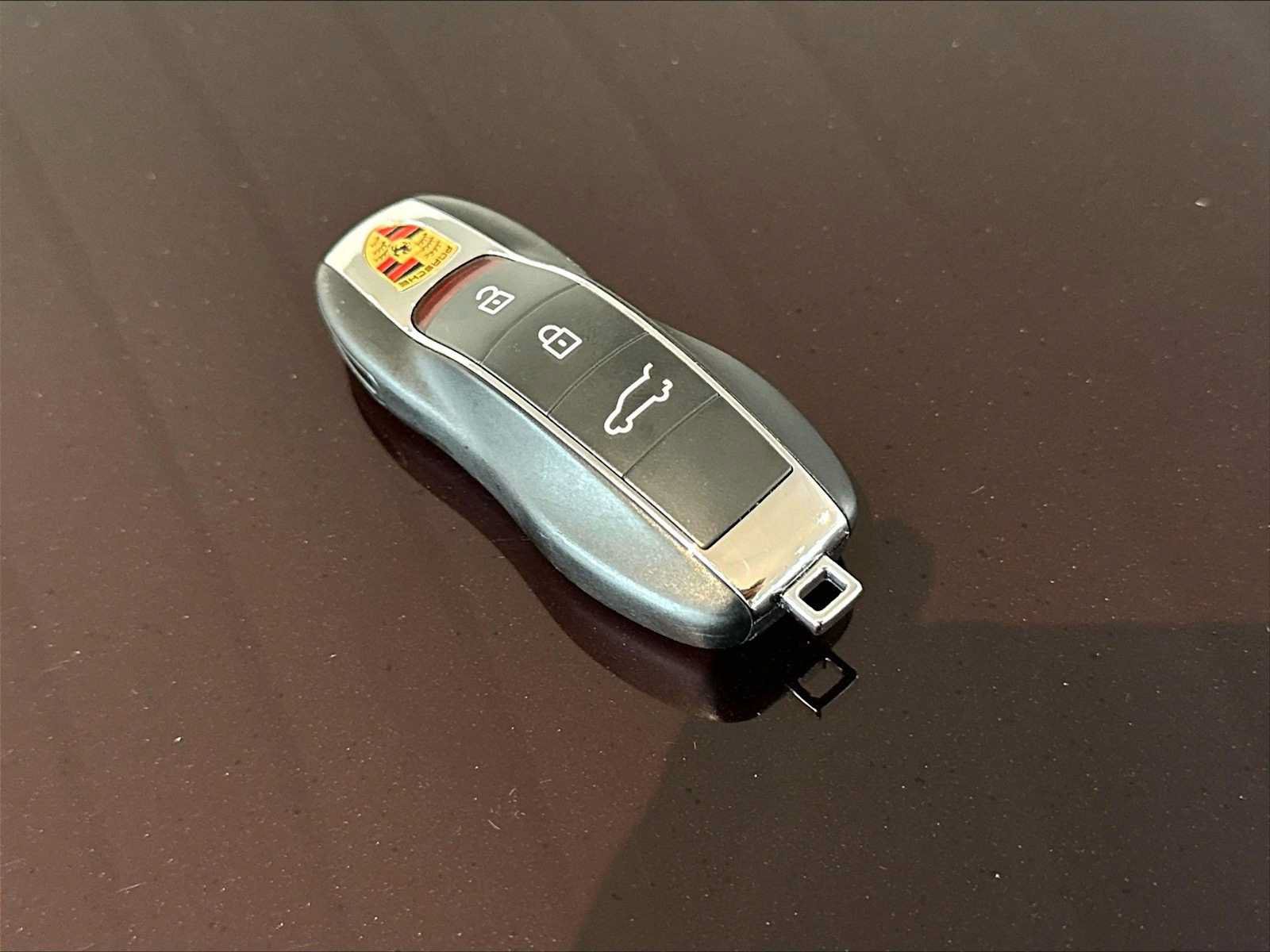 Used 2026 Porsche Macan AWD/4WD image 34