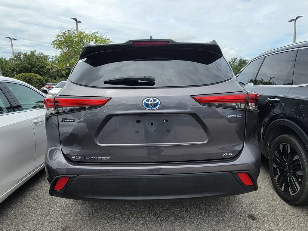 Certified 2022 Toyota Highlander XLE FWD image 4