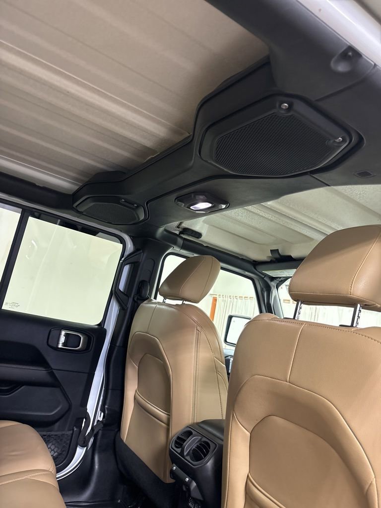 Used 2018 Jeep Wrangler Unlimited Sahara image 35