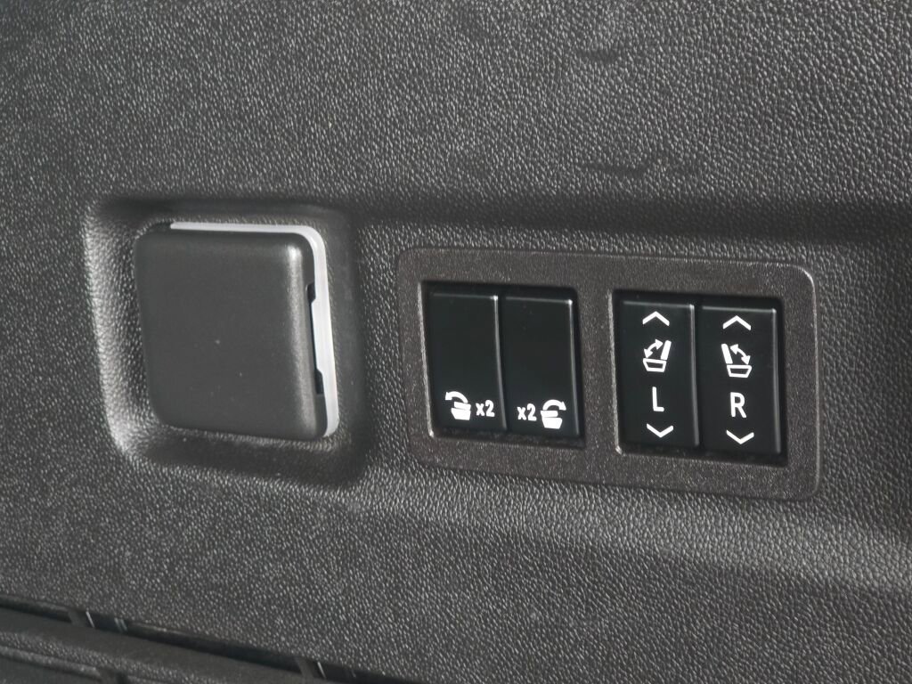 Used 2023 GMC Yukon XL Denali image 24