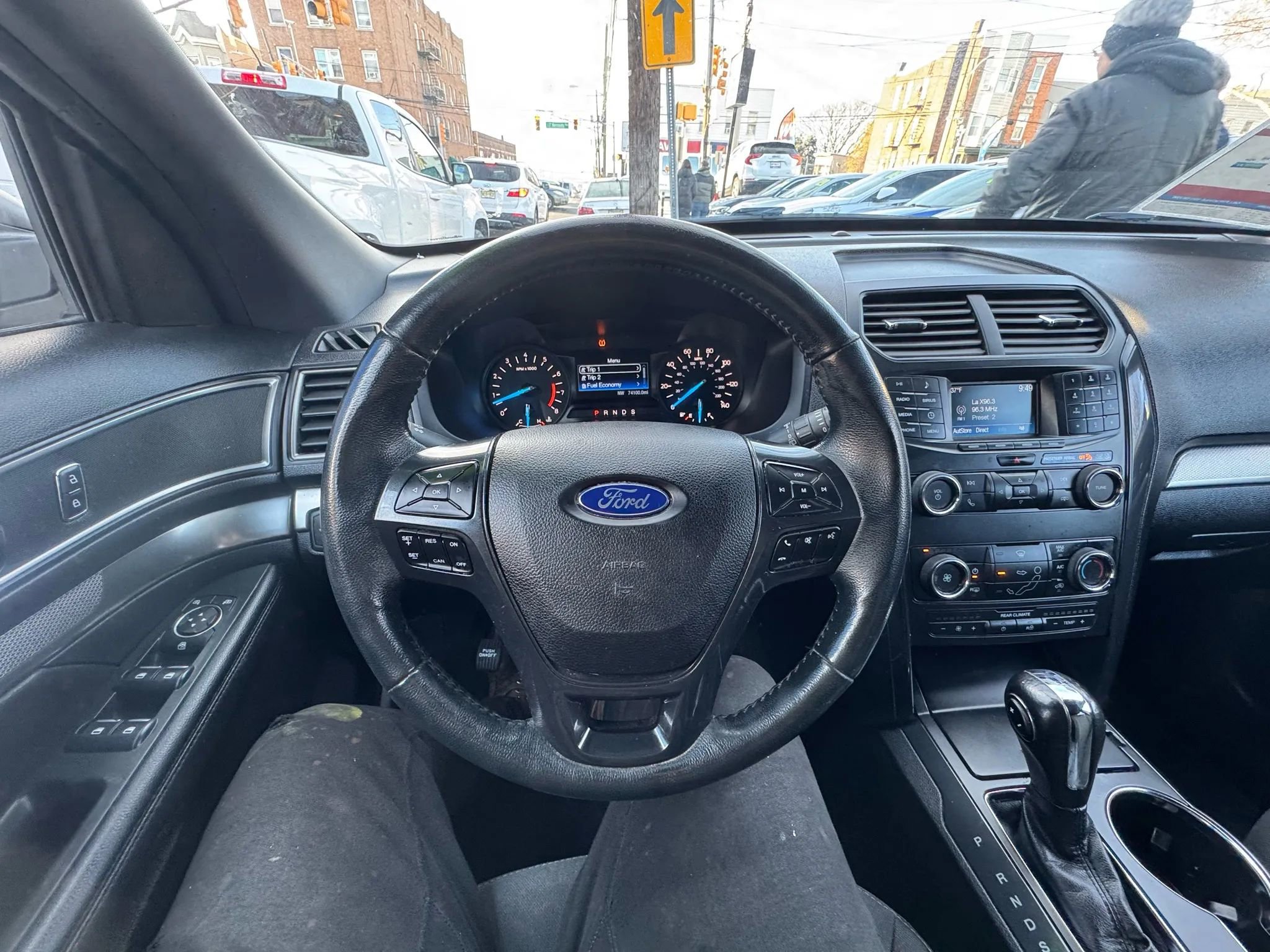 Used 2019 Ford Explorer XLT image 30