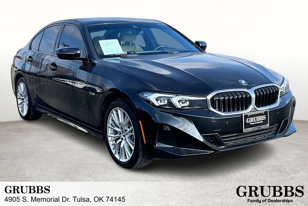 Used 2023 BMW 330e image 1