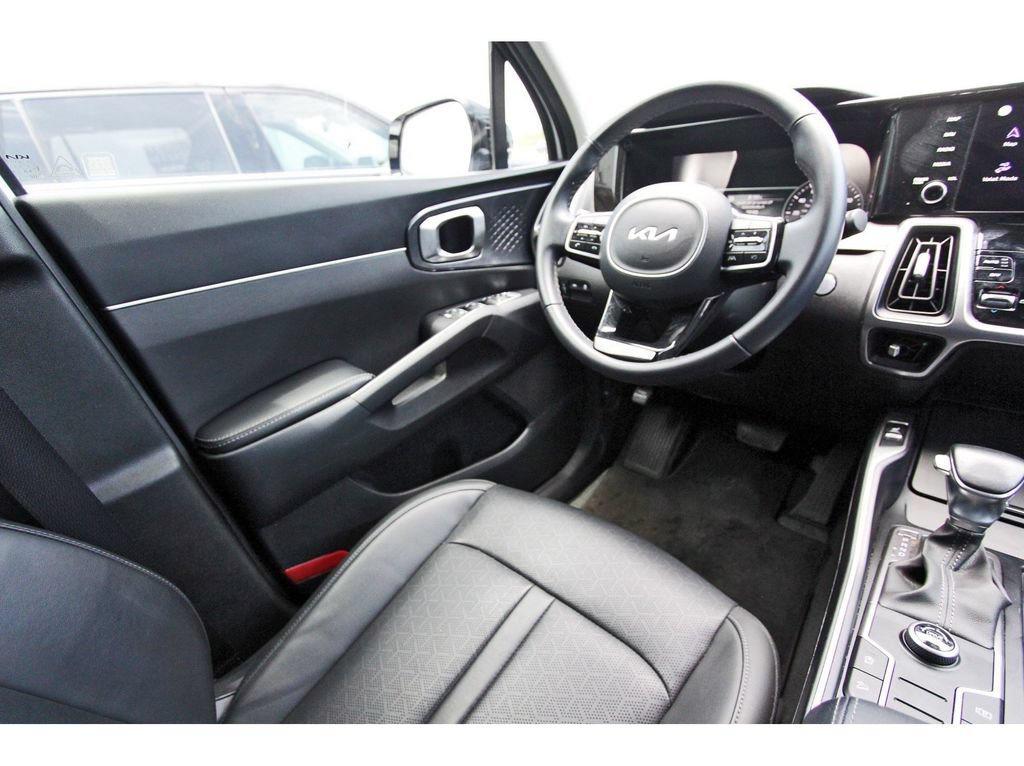 Used 2023 Kia Sorento S w/ Panoramic Sunroof Package FWD image 9