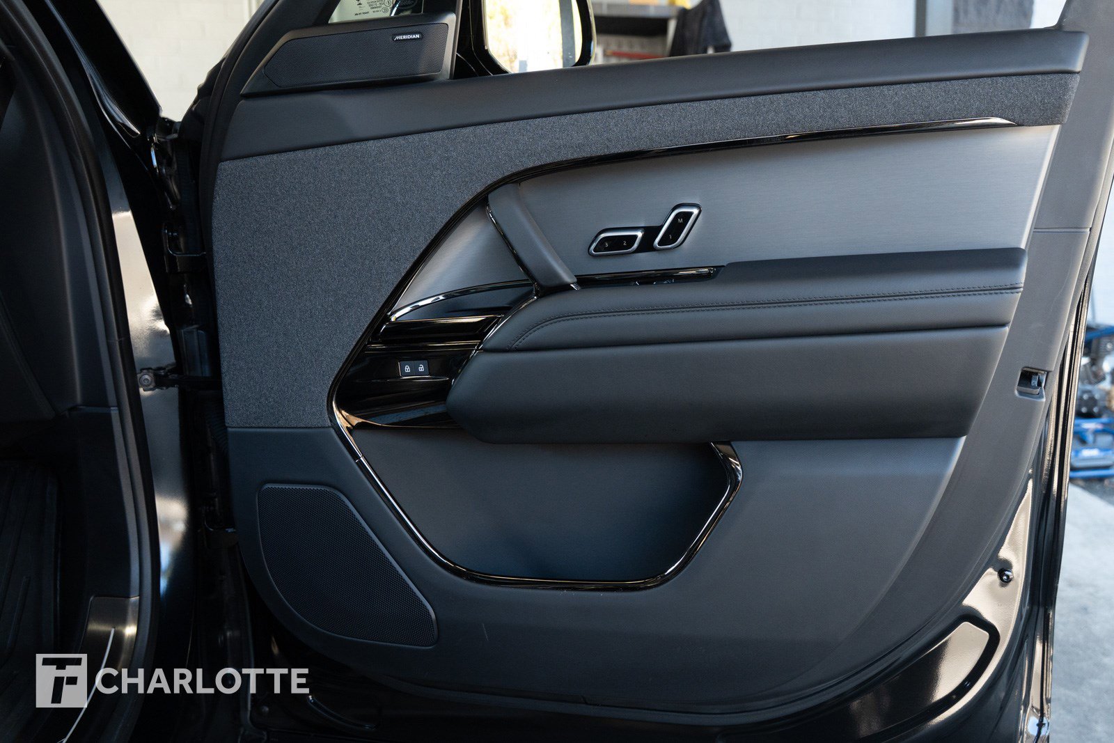 Used 2025 Land Rover Range Rover Sport Dynamic SE image 24