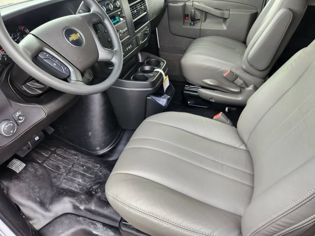 New 2025 Chevrolet Express 2500 Extended RWD image 4