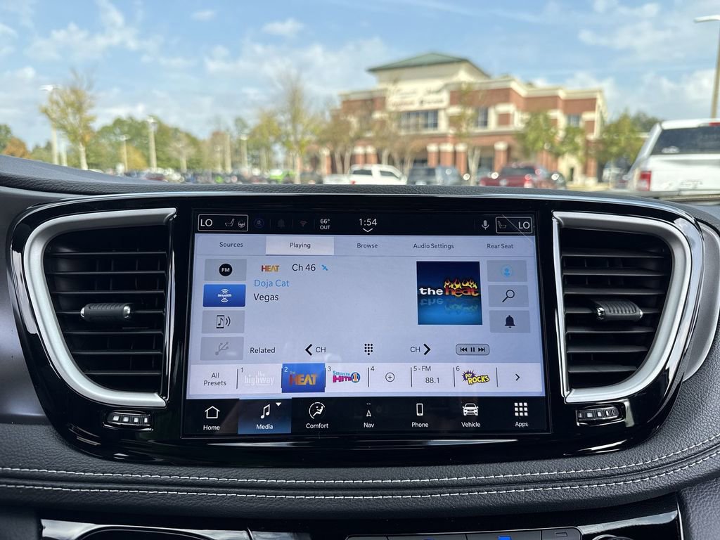 New 2026 Chrysler Pacifica Select image 22