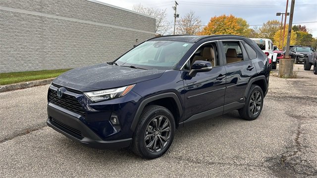 Used 2022 Toyota RAV4 XLE Premium image 2