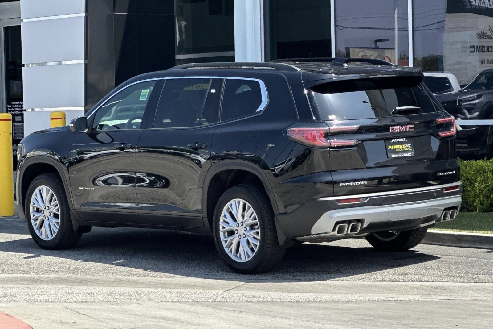 Used 2026 GMC Acadia Elevation w/ Elevation Premium Package FWD image 6