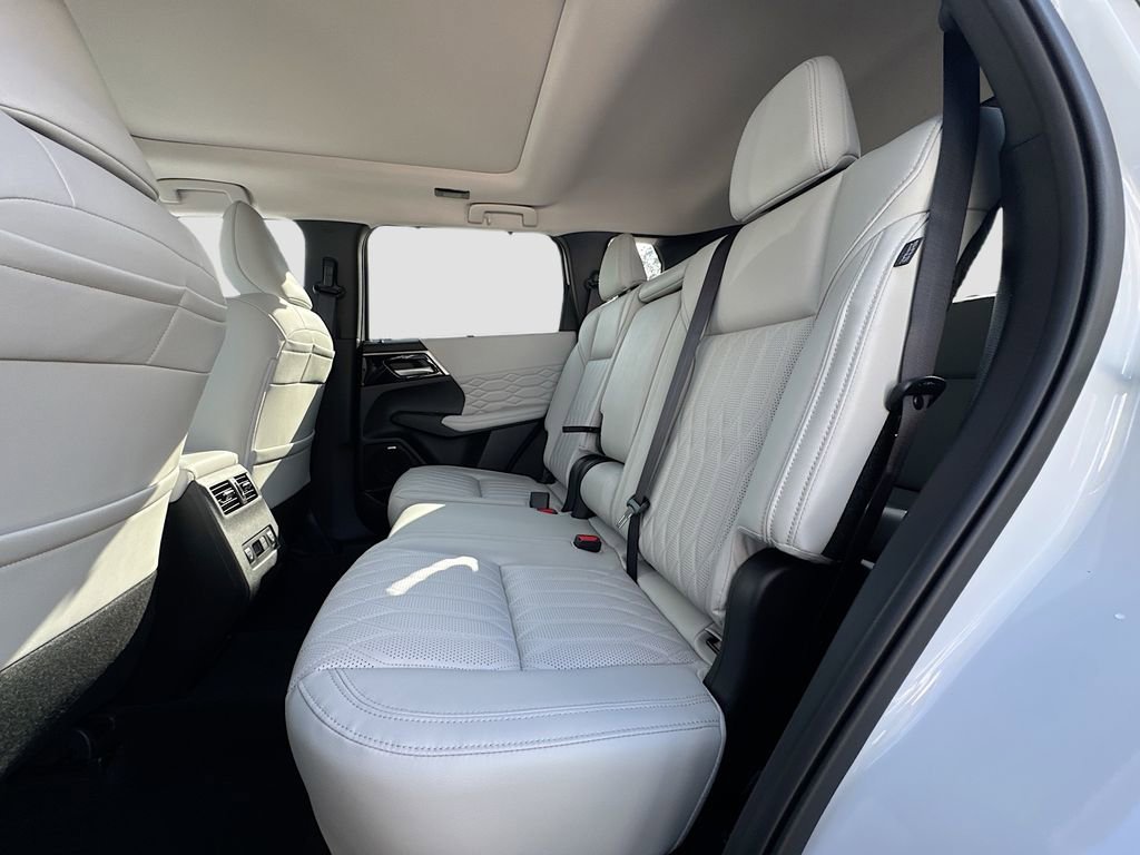 Used 2025 Mitsubishi Outlander SEL image 27