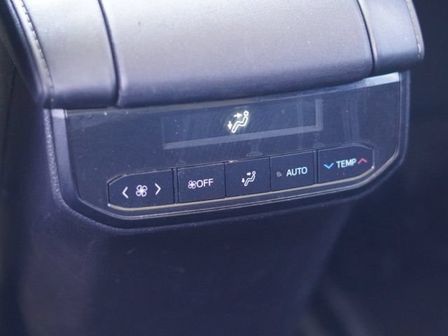 Used 2023 Toyota Highlander XLE FWD image 39