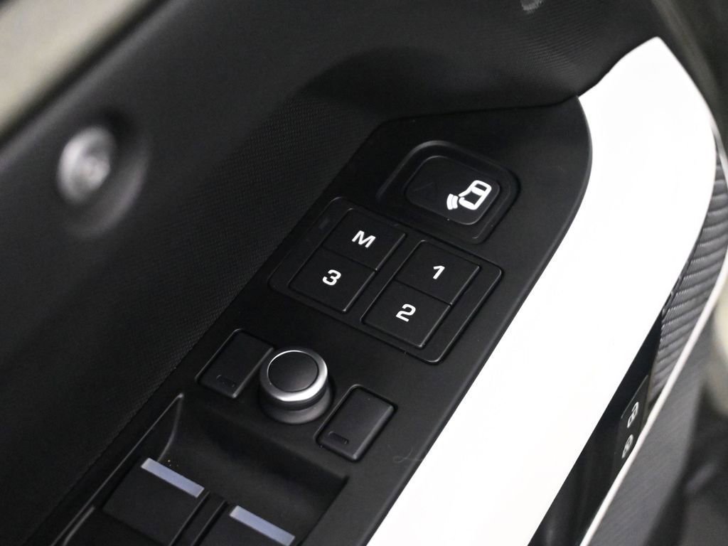 Used 2020 Land Rover Defender 110 HSE image 40